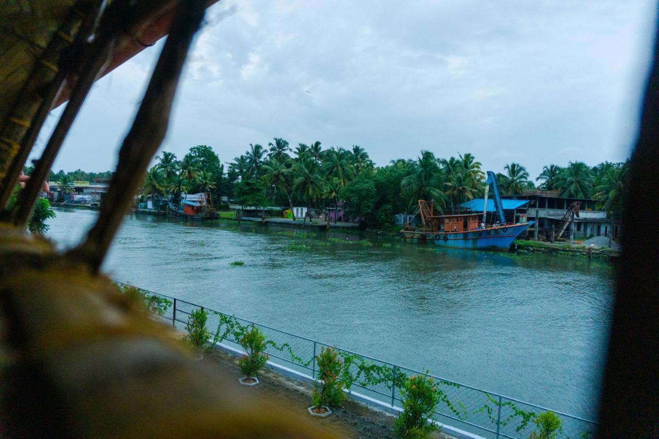 Canalview Private Cottage Azhikkal Ayiram Thengu Panmana Exterior photo