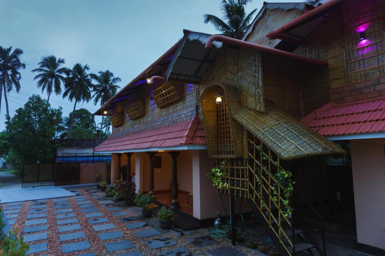 Canalview Private Cottage Azhikkal Ayiram Thengu Panmana Exterior photo